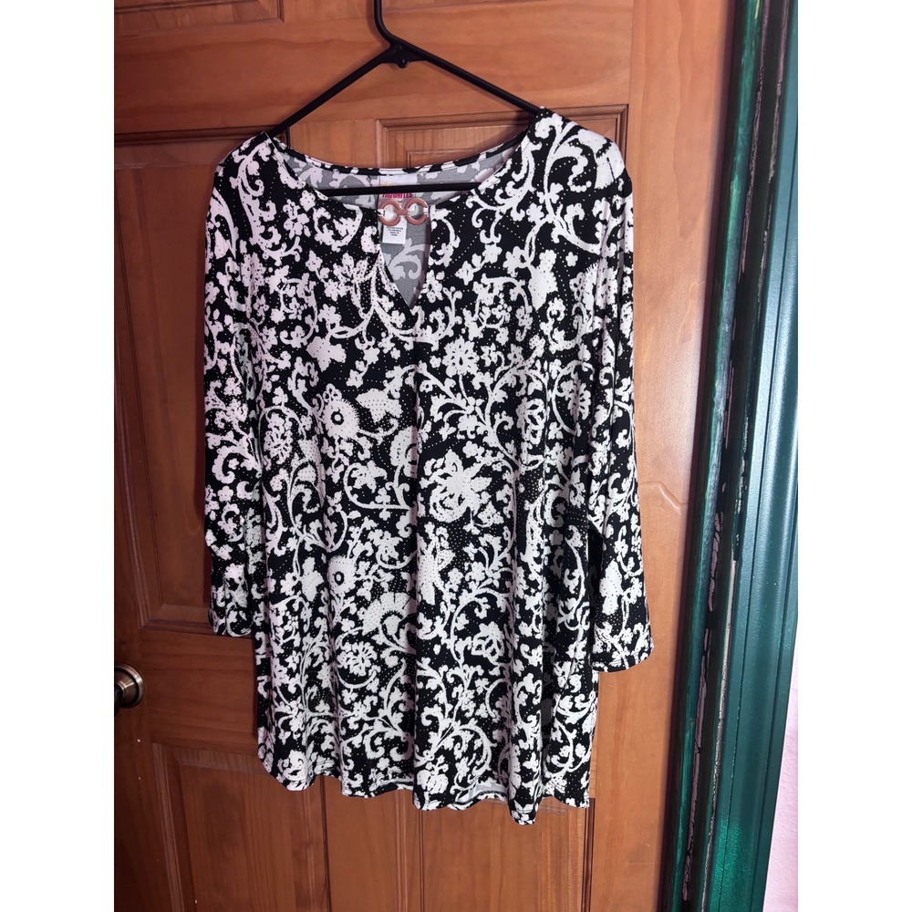 Ruby Rd Favorites Woman 1X Black White Damask Studded Keyhole Tunic Top 3/4 Slv